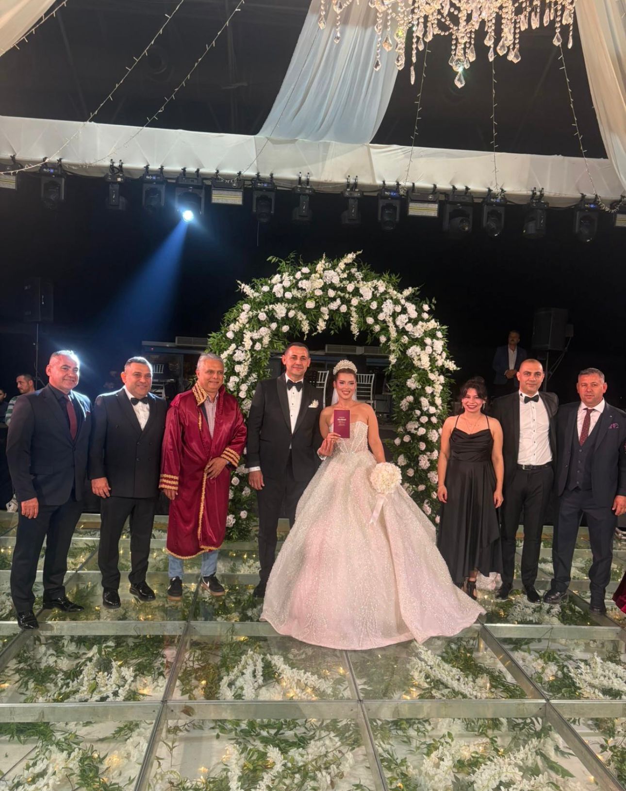 Antalya’da yılın düğünü: Bekir Kır ve Aysel İnce Cam Piramit’te muhteşem bir törenle evlendi