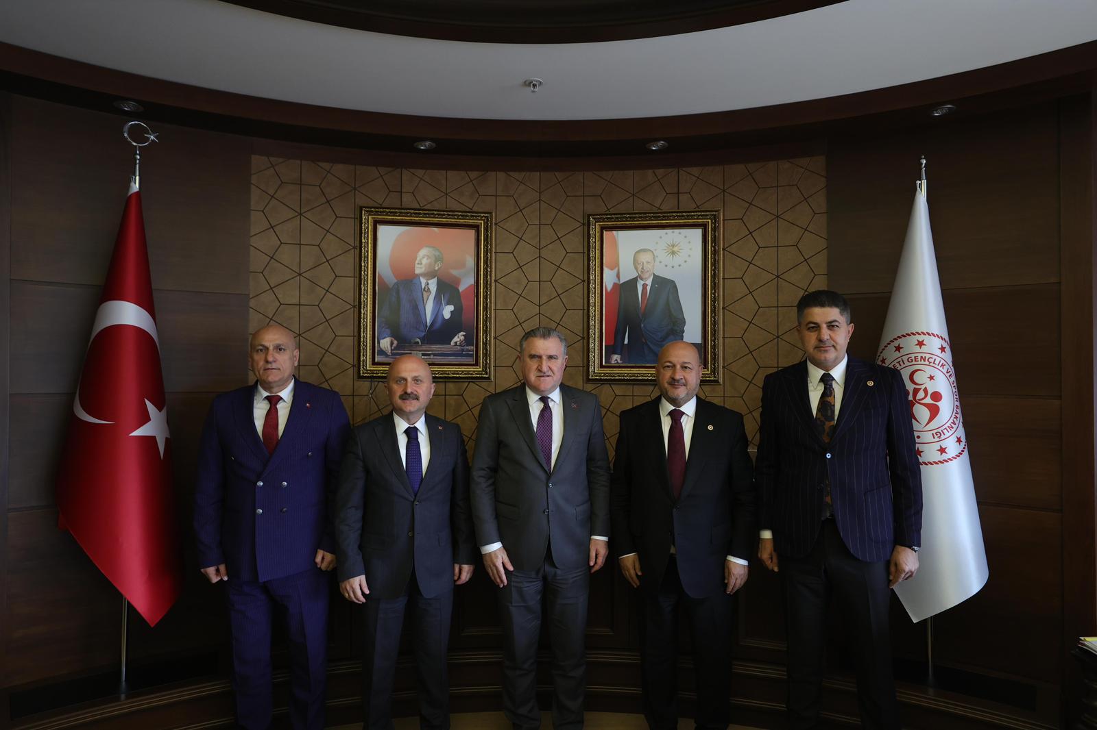 Kurt: "Adıyaman-İzmir ve Adıyaman-Antalya uçuşları başlatılmalı”