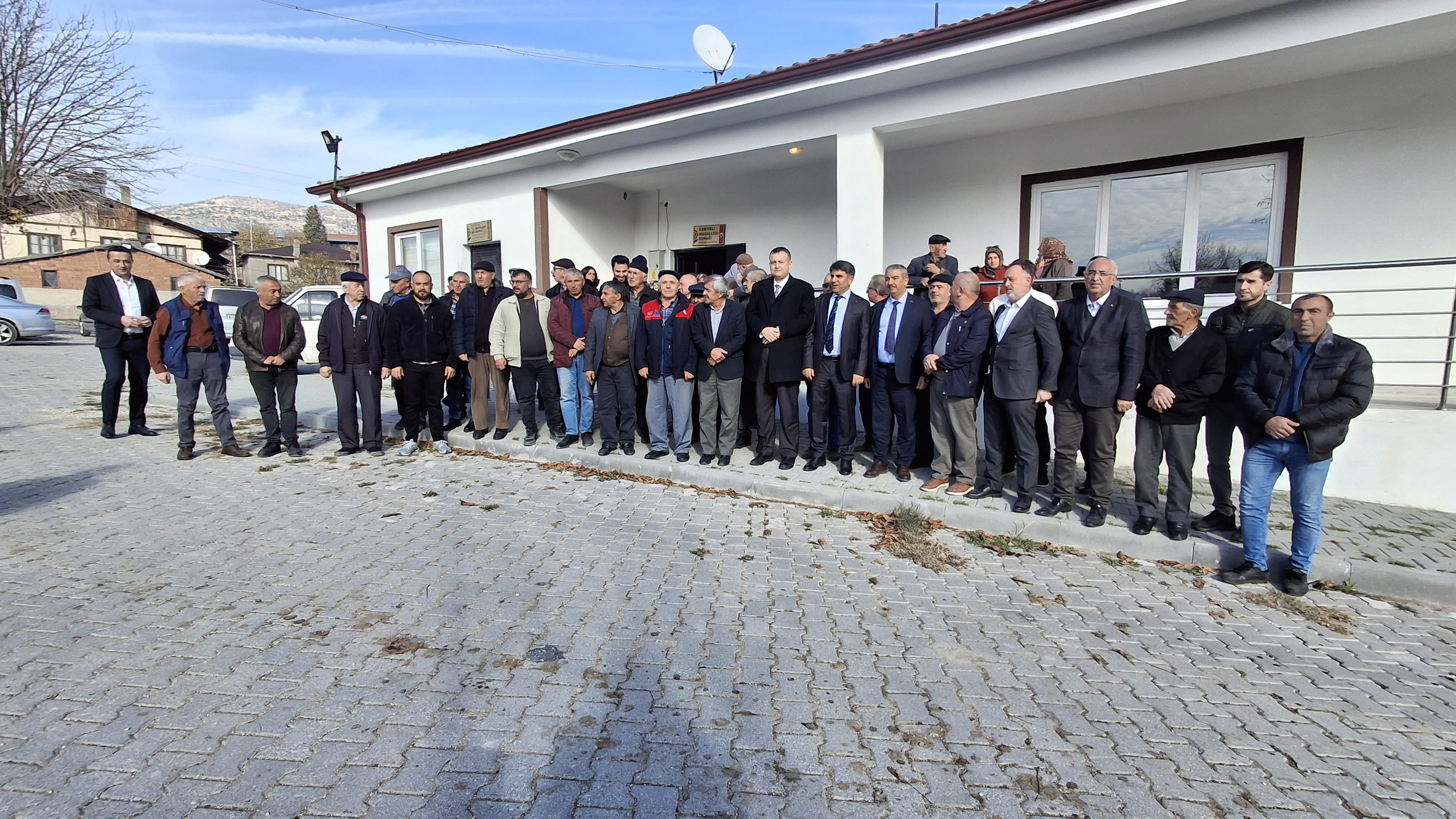 AK Parti İlçe başkanı Halil Etili, Çantırlı  halkını dinledi