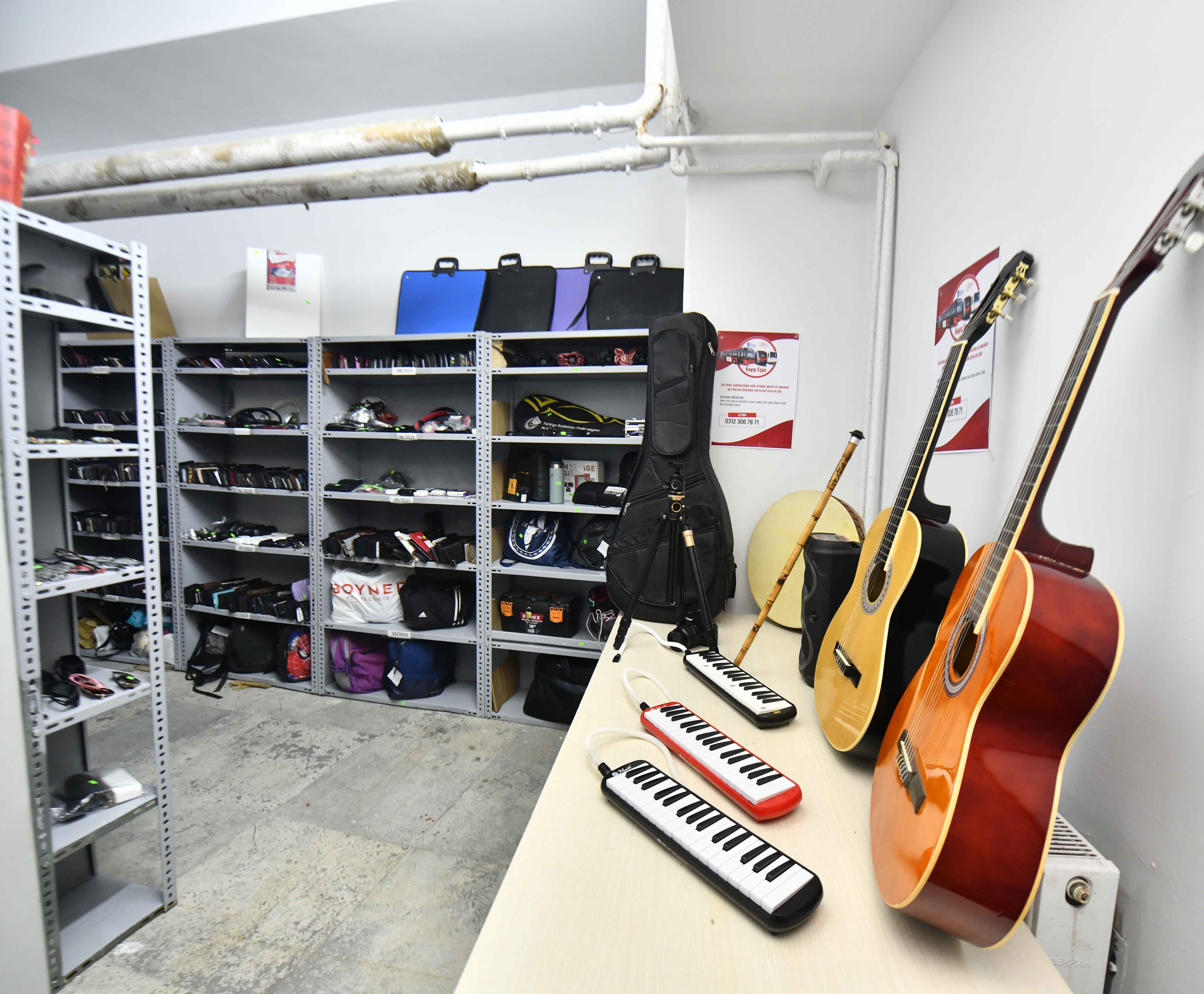 EGO’dan eşyalarını toplu taşıma araçlarında unutan Ankaralılara çağrı: Unutulan eşyalar sahiplerini bekliyor