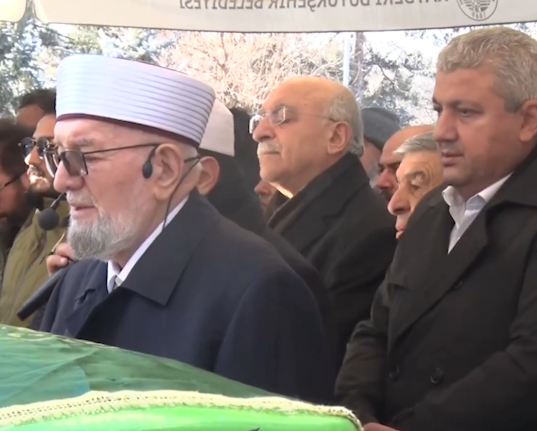 Nursaçan, 67 yıllık eşinin cenaze namazını kıldırdı