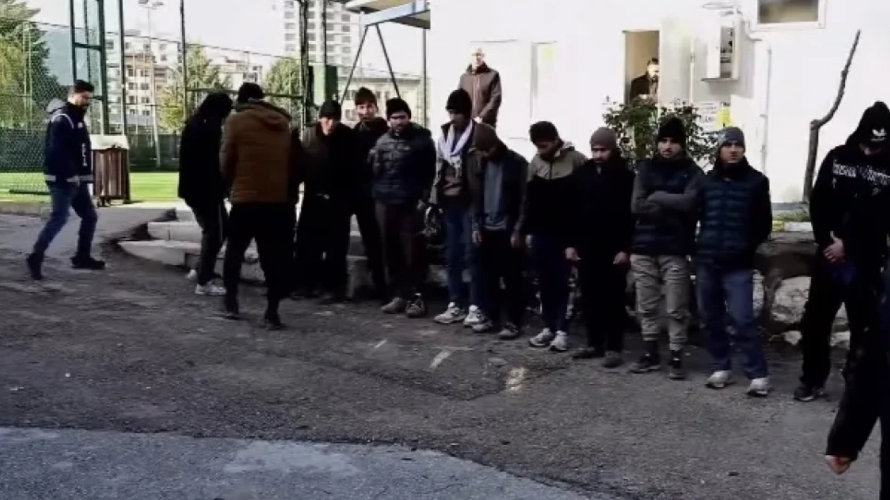 Amasya’da göçmen kaçakçılığı operasyonu: 13 göçmen yakalandı