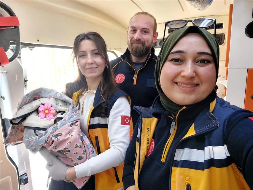 Aydın'da ambulansta mucize doğum
