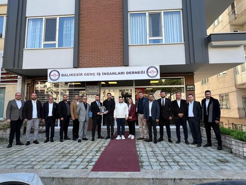 AY-SİAD, ‘Kardeş Şehir’ Balıkesir’e çıkartma yaptı