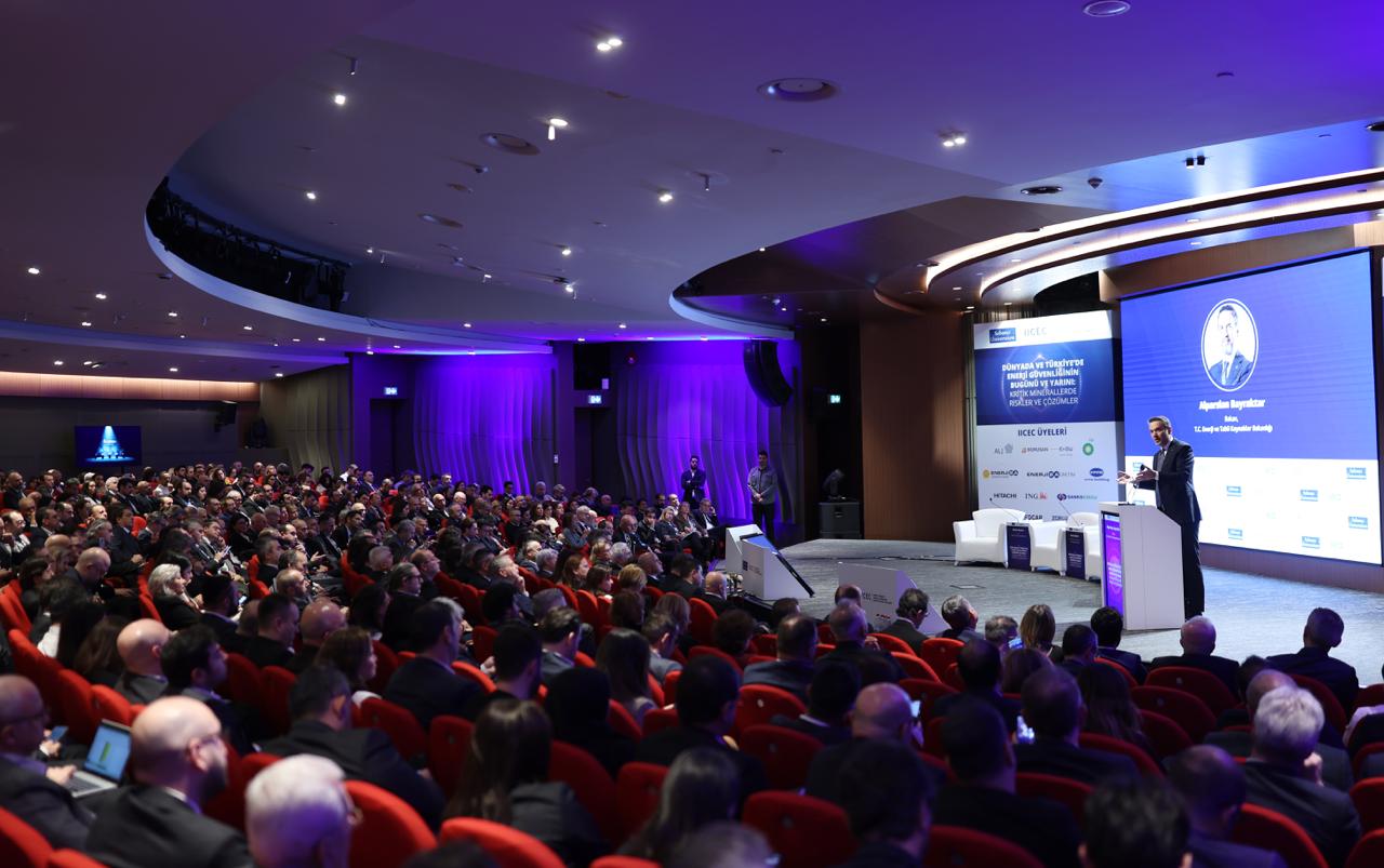 Bayraktar: 2026 yenilenebilir enerjide rekor yılı olacak