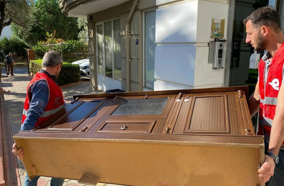 Efeler’de “Kardeş Eli” dayanışması büyüyor