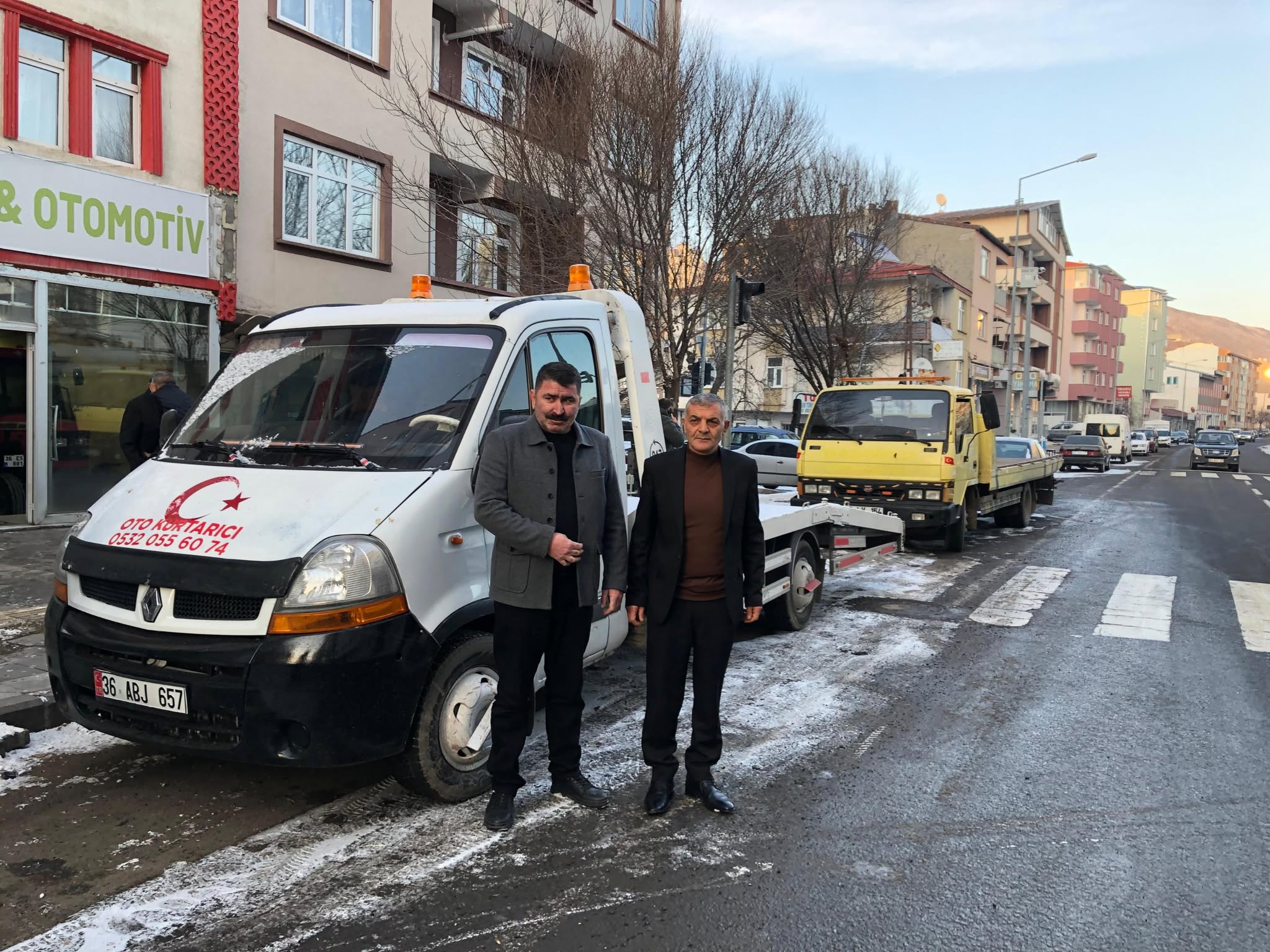 Kars Şoförler ve Otomobilciler Odası başkan adayı Murat Şimşek sahada şoför esnafının sorunlarını dinliyor