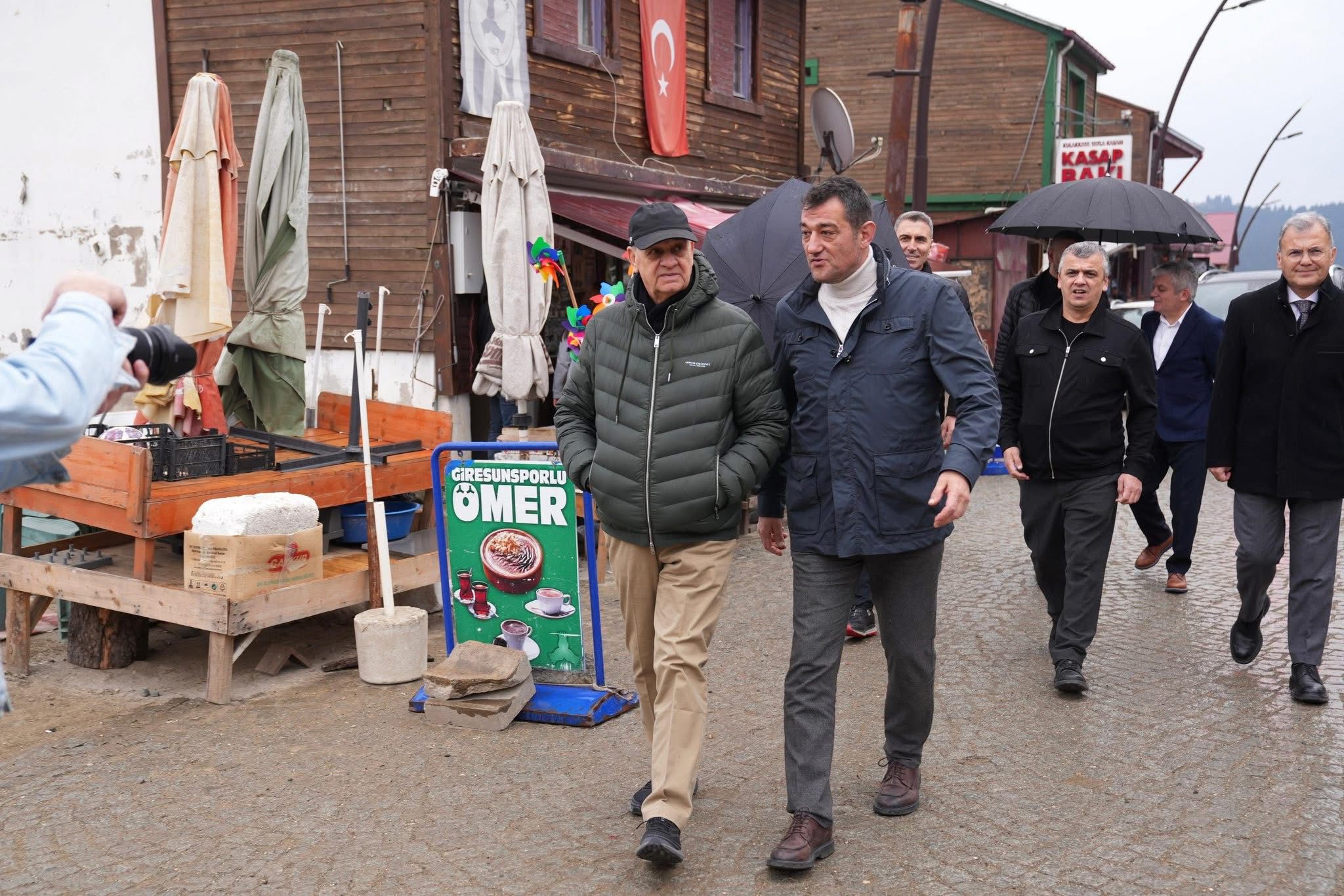 Giresun'dan Eski Genel Kurmay Başkanı İlker Başbuğ geçti