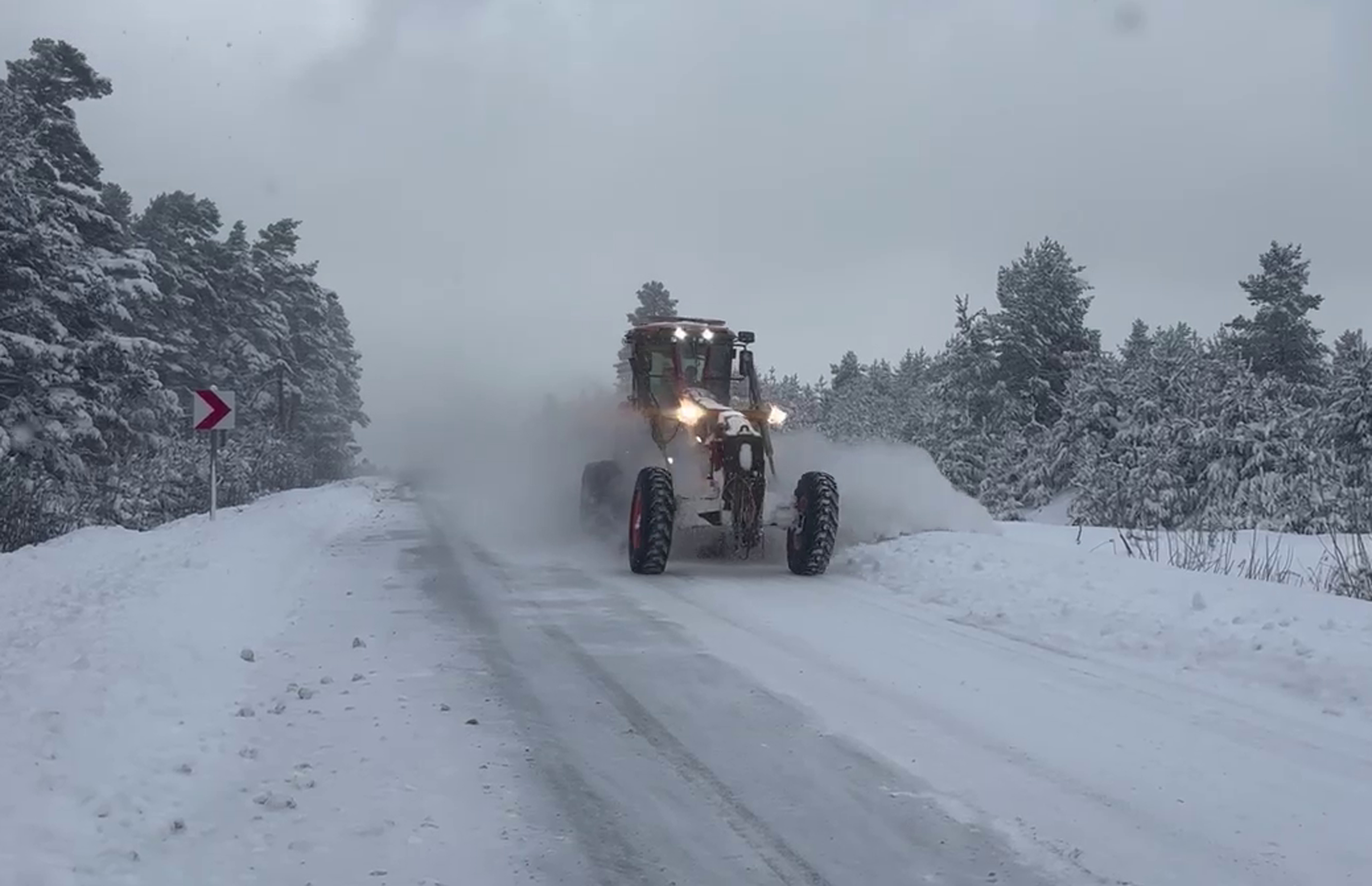Karayolları 43. Şube şefliğinin karla mücadelesi