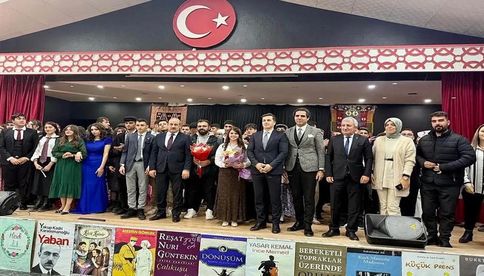 Eruh’ta Roman kahramanları sahneye taşındı