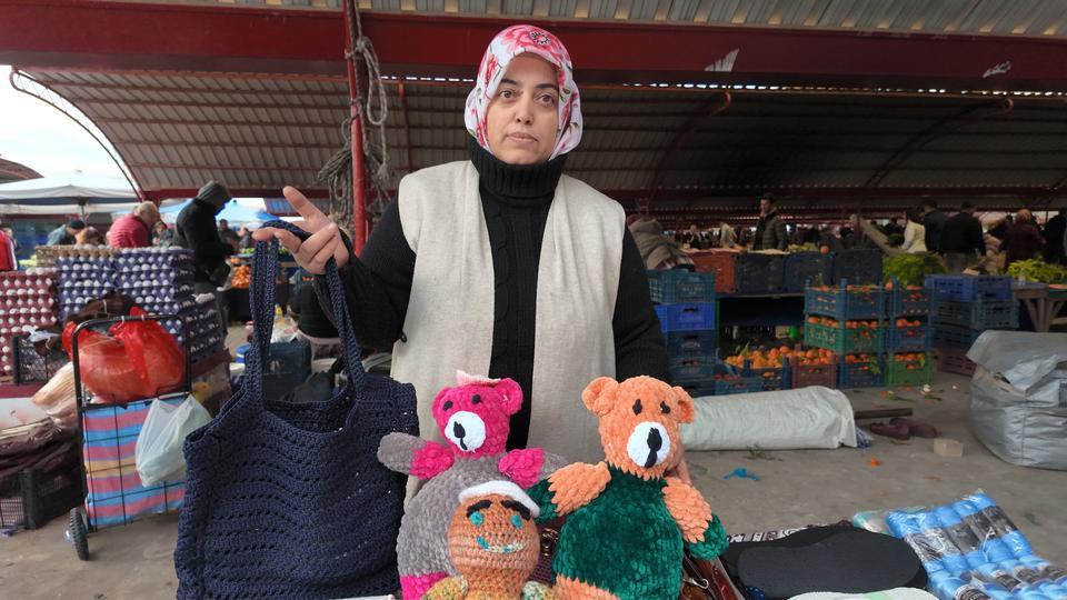 Efekent Pazarı'nda örgü ürünler büyük ilgi görüyor