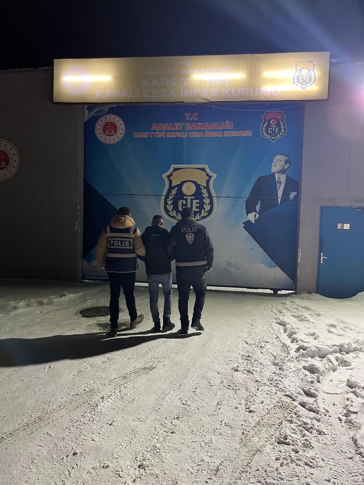 Sarıkamış'ta Uyuşturucu Ticareti Suçundan 15 Yıl Hapis Cezası Bulunan Firari Yakalandı!