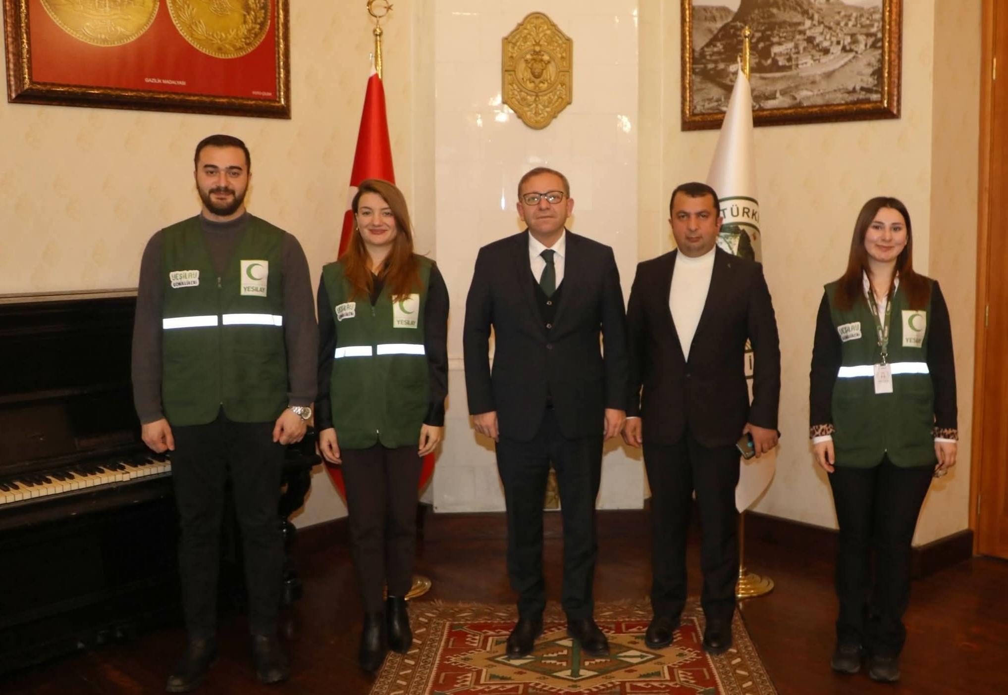 Kars Valisi Ziya Polat, "Kars Yeşilay Şubesini ve tüm ekibi kutluyorum"