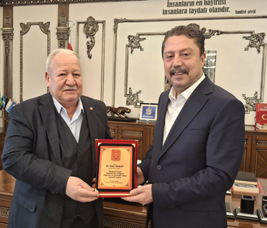 Beypazarı Muharip Gaziler Derneğinden belediye başkanına plaket