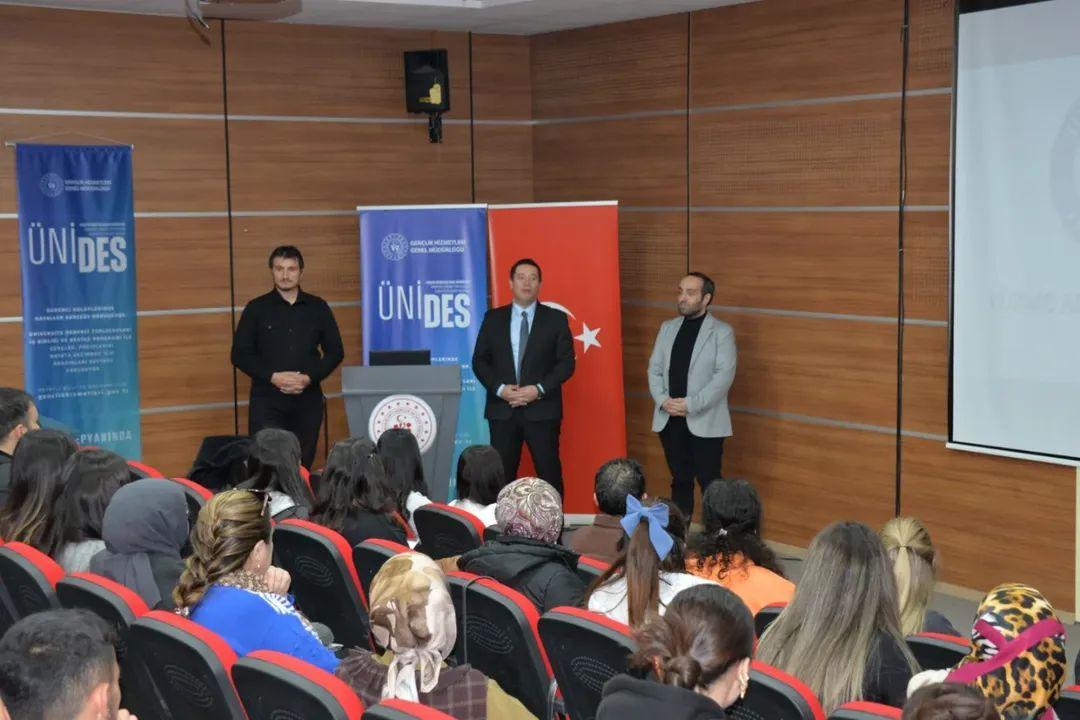 Kars’ta Yüzme Sporu Aday Hakem Kursu yoğun ilgiyle başladı