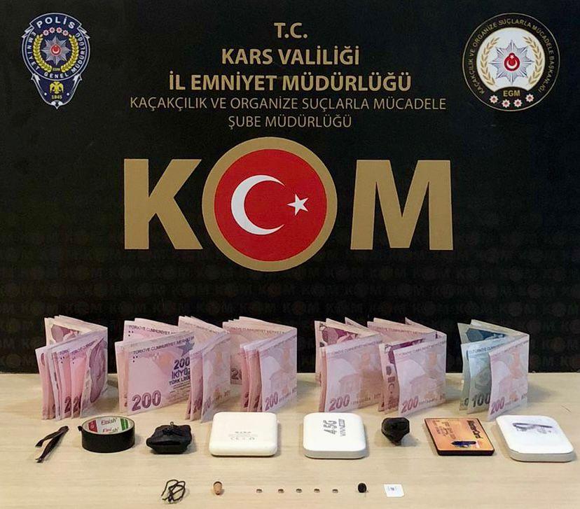 Kars'ta ehliyet sınavında "Düzenek" operasyonu: 3 gözaltı!