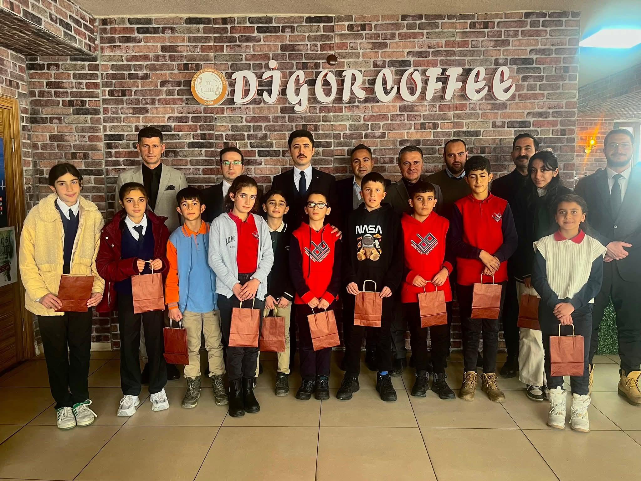 Kaymakam Kahraman’dan başarılı öğrencilere ödül