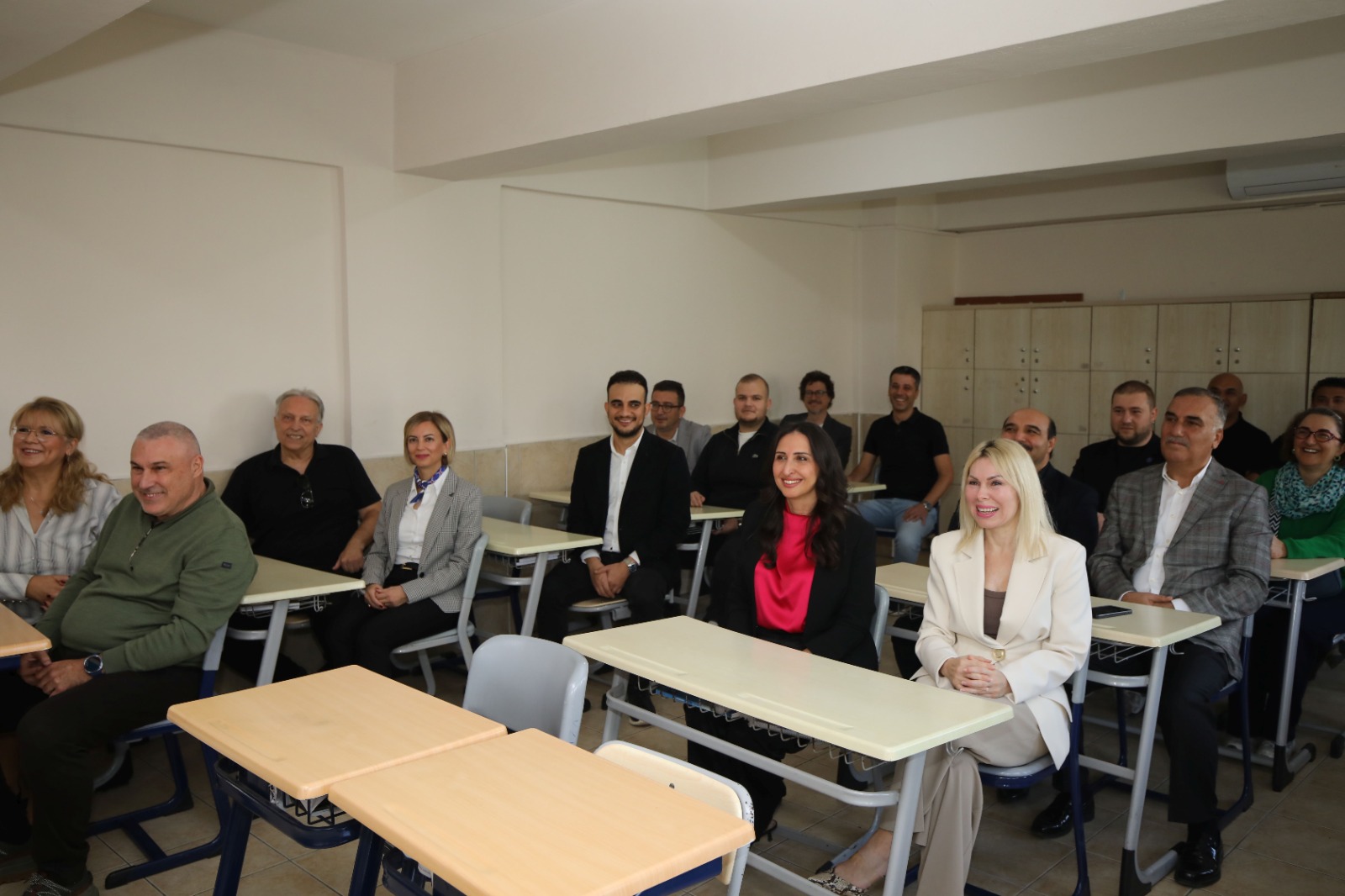 Antalya Anadolu lisesi mezunları okullarına büyük destek verdi