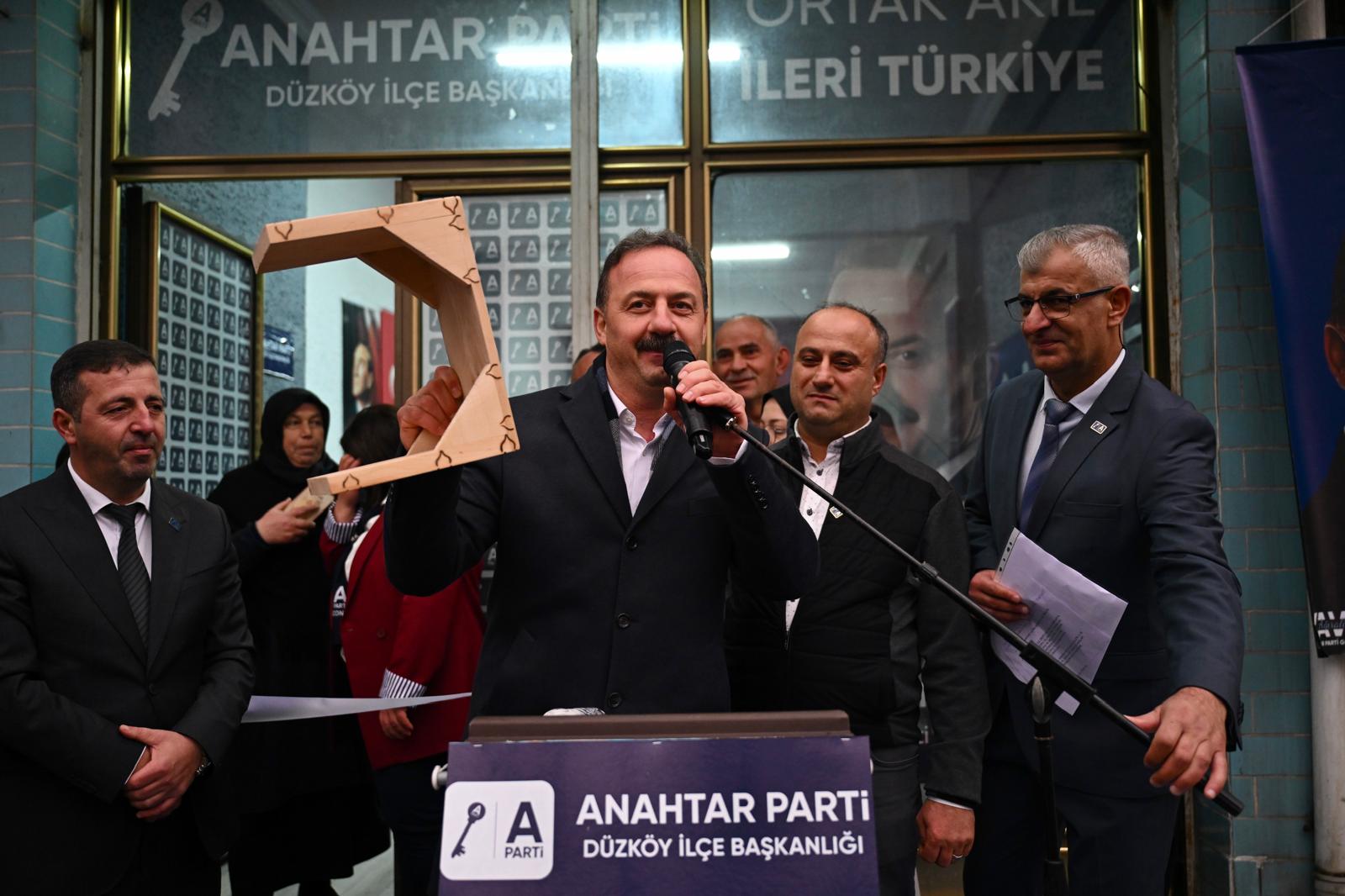 Yavuz Ağıralioğlu: Bir iskemleyle alırım sizden memleketi