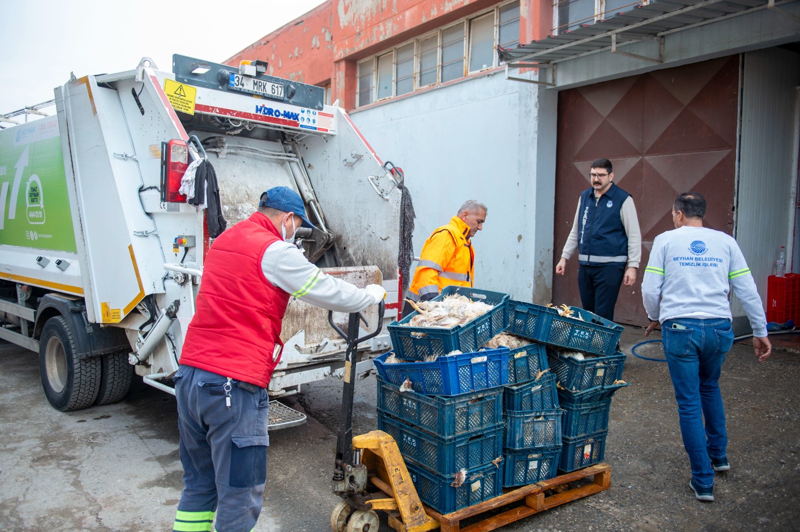 Seyhan Belediyesi zabıtası, insan sağlığına yönelik tehditlere göz yummuyor
