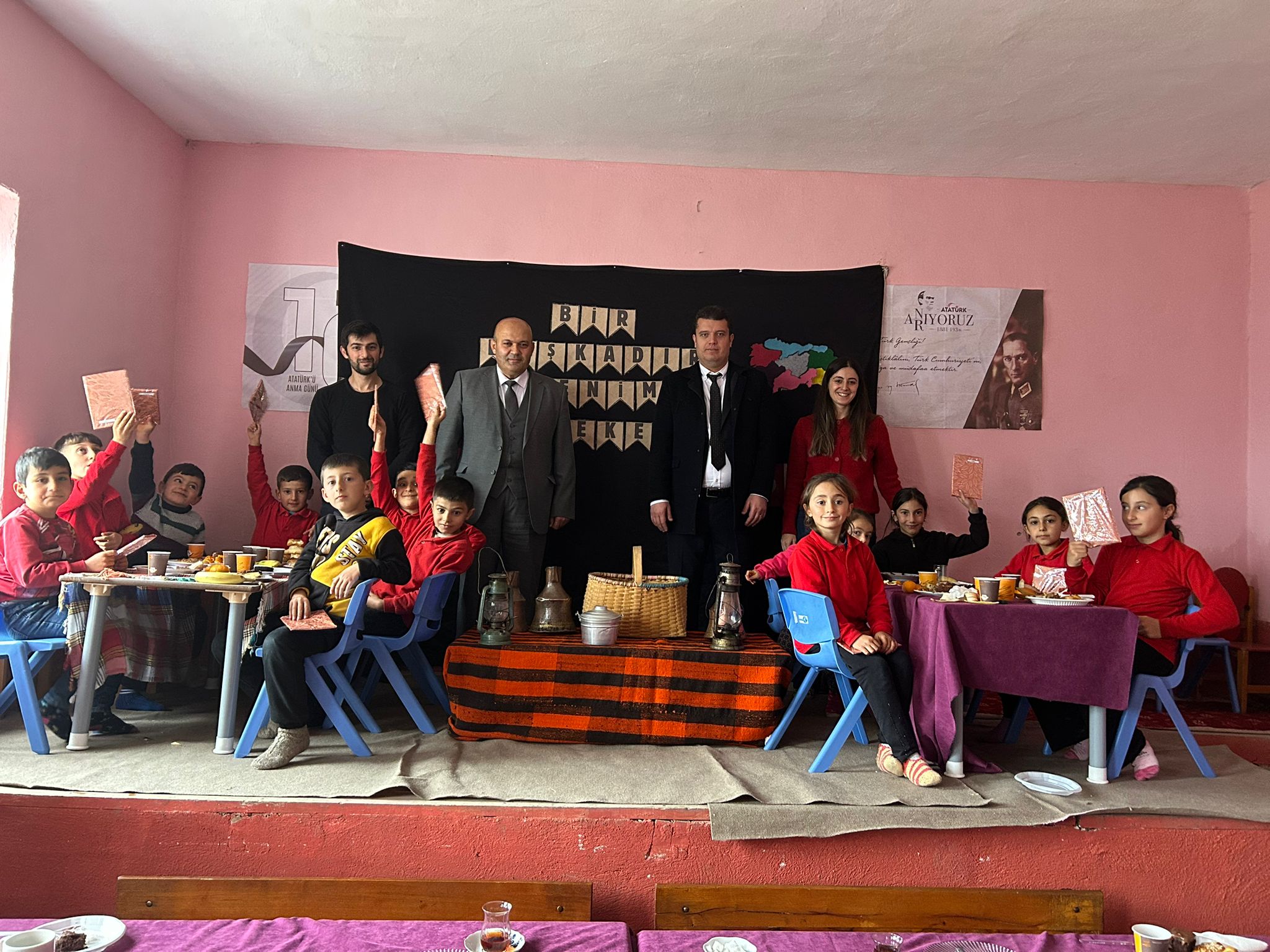 Ardanuç'un tek köy ilkokulunda “"Tutum, Yatırım ve Türk Malları Haftası" heyecanı
