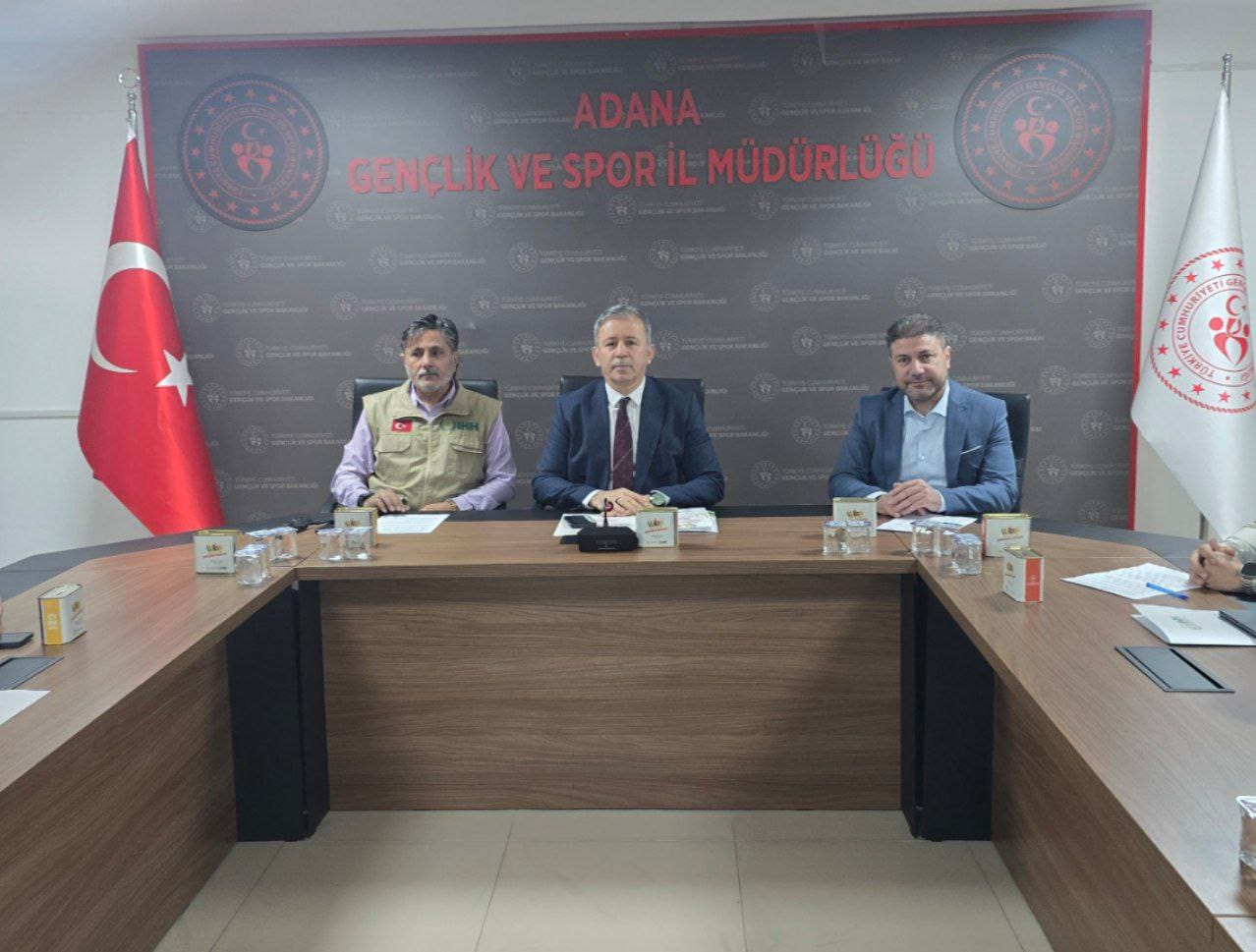 Yetimler gençlere emanet