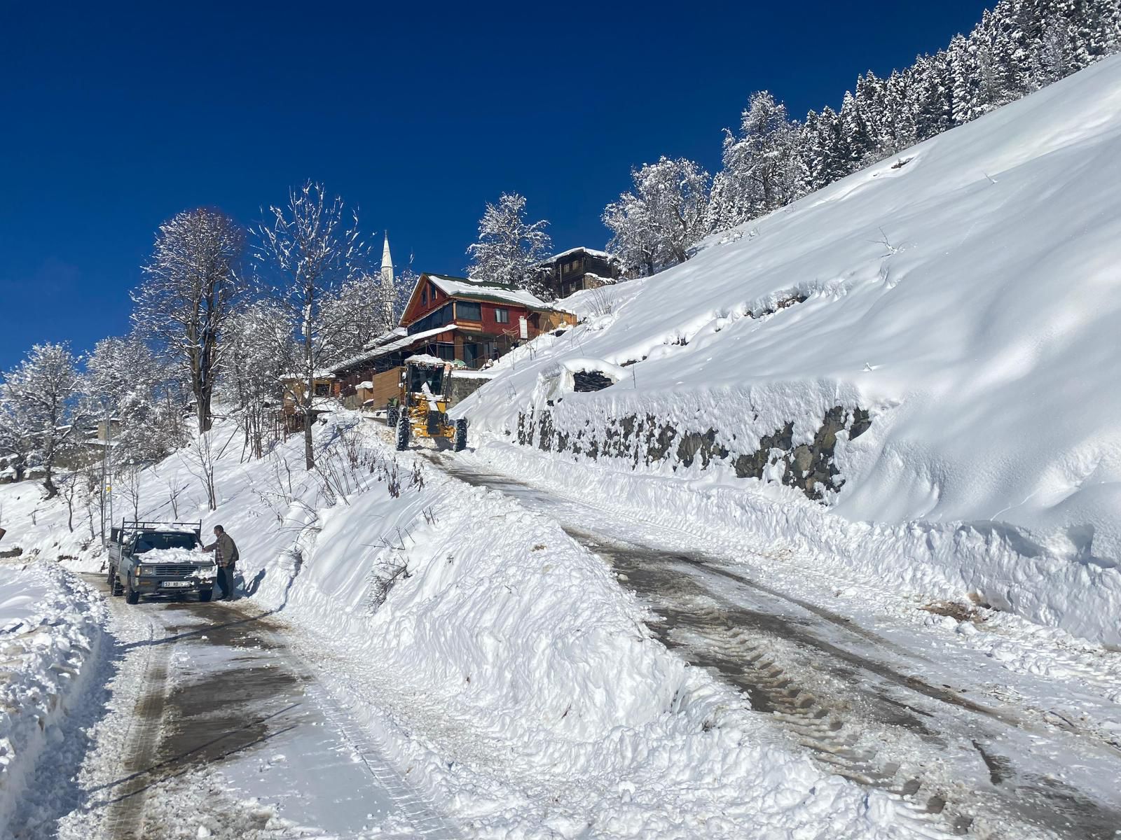 Rize’de 11 köy yolu kardan ulaşıma kapandı