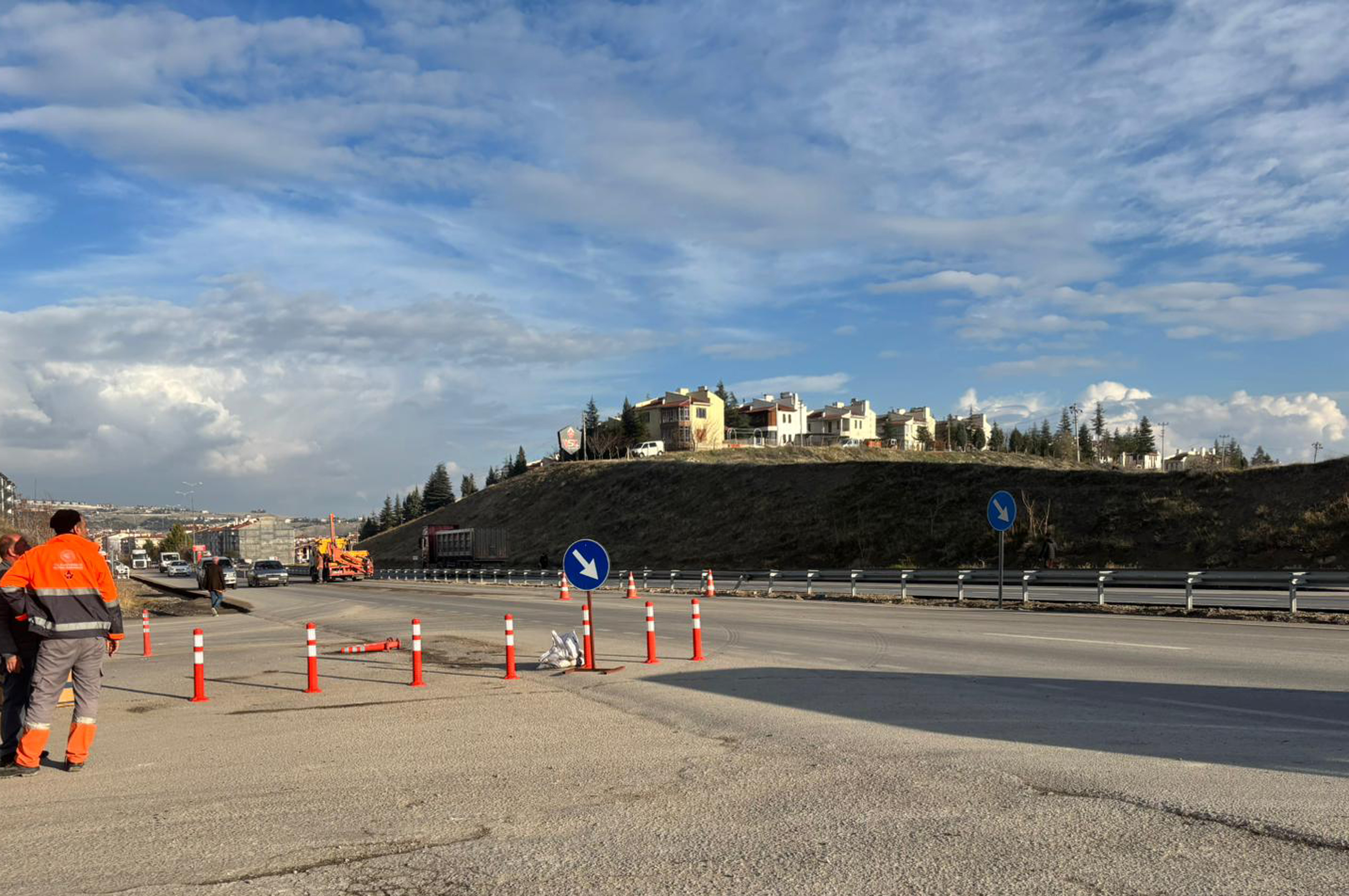 Asfalt atılması tamamlanan yol, ulaşıma açıldı: