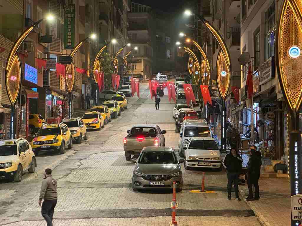 Aybastı'da cadde ve sokaklar ışıl ışıl oldu