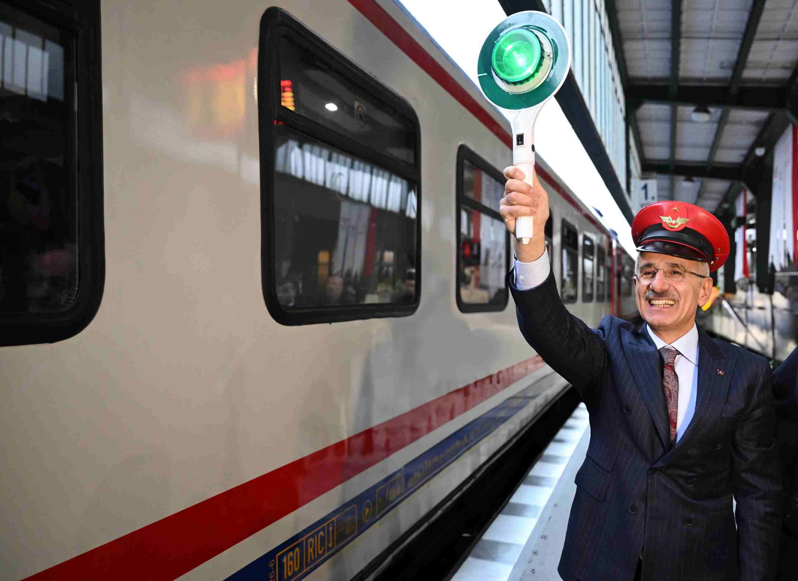 Bakan Uraloğlu, Turistik Doğu Ekspresi'ni uğurladı