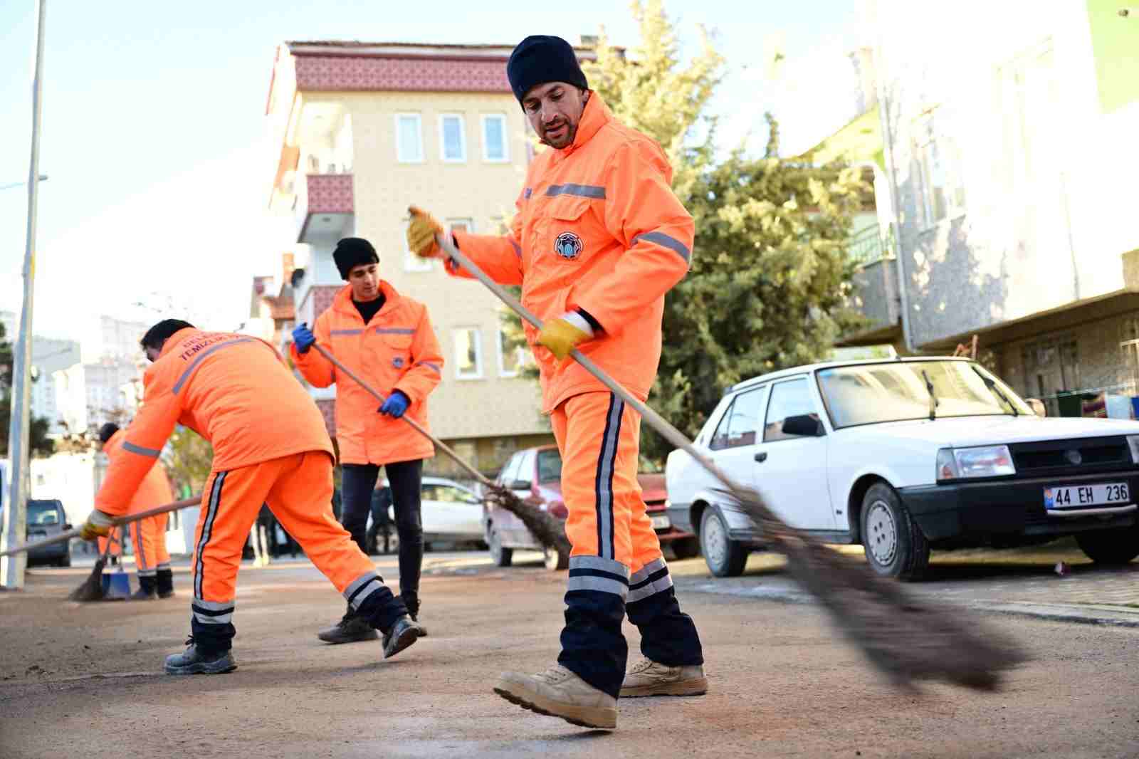 Battalgazi Belediyesi'nden enkaz sonrası temizlik çalışmaları