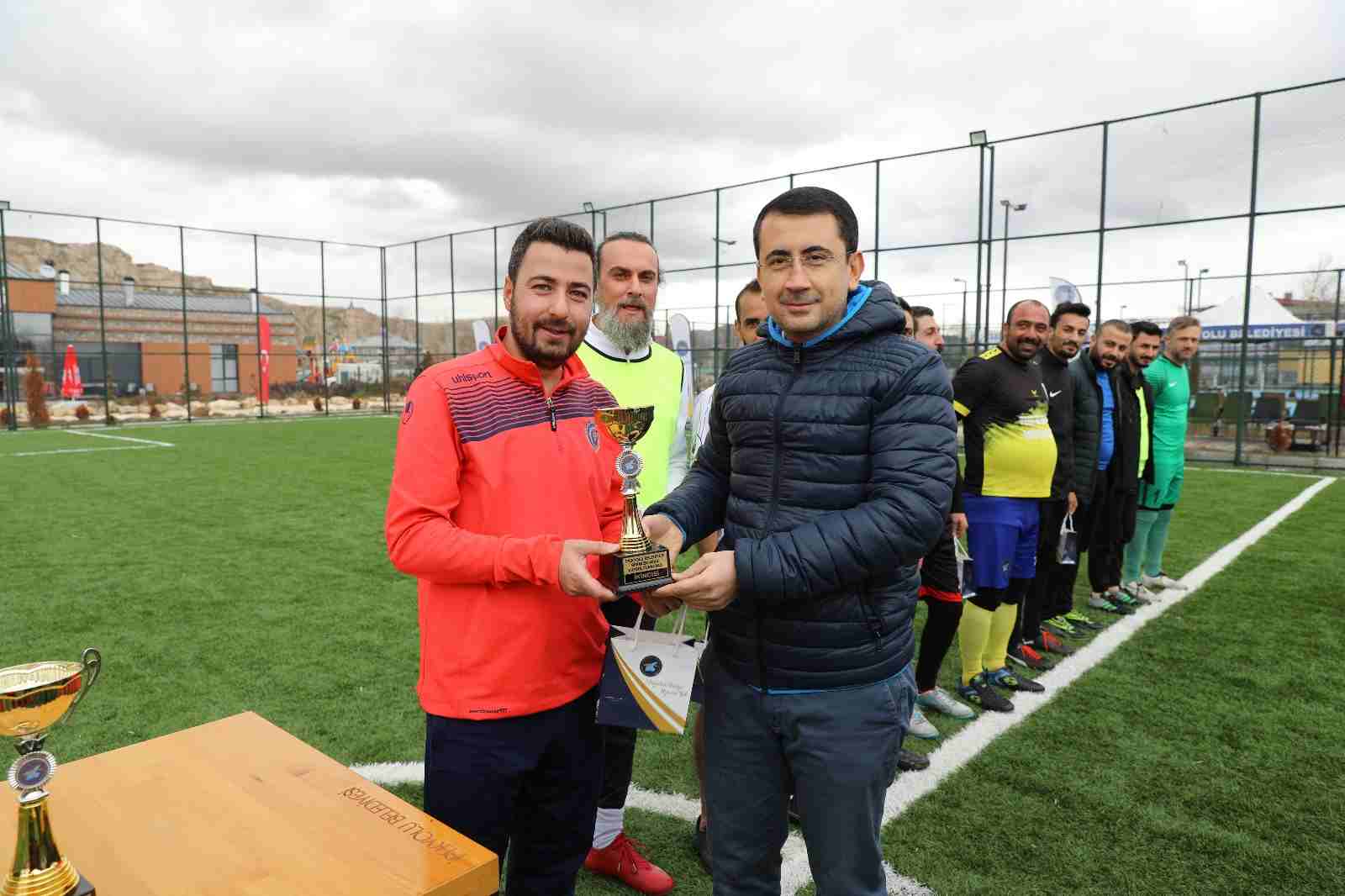 İpekyolu Belediyesi'nin birimler arası futbol turnuvasında final coşkusu yaşandı