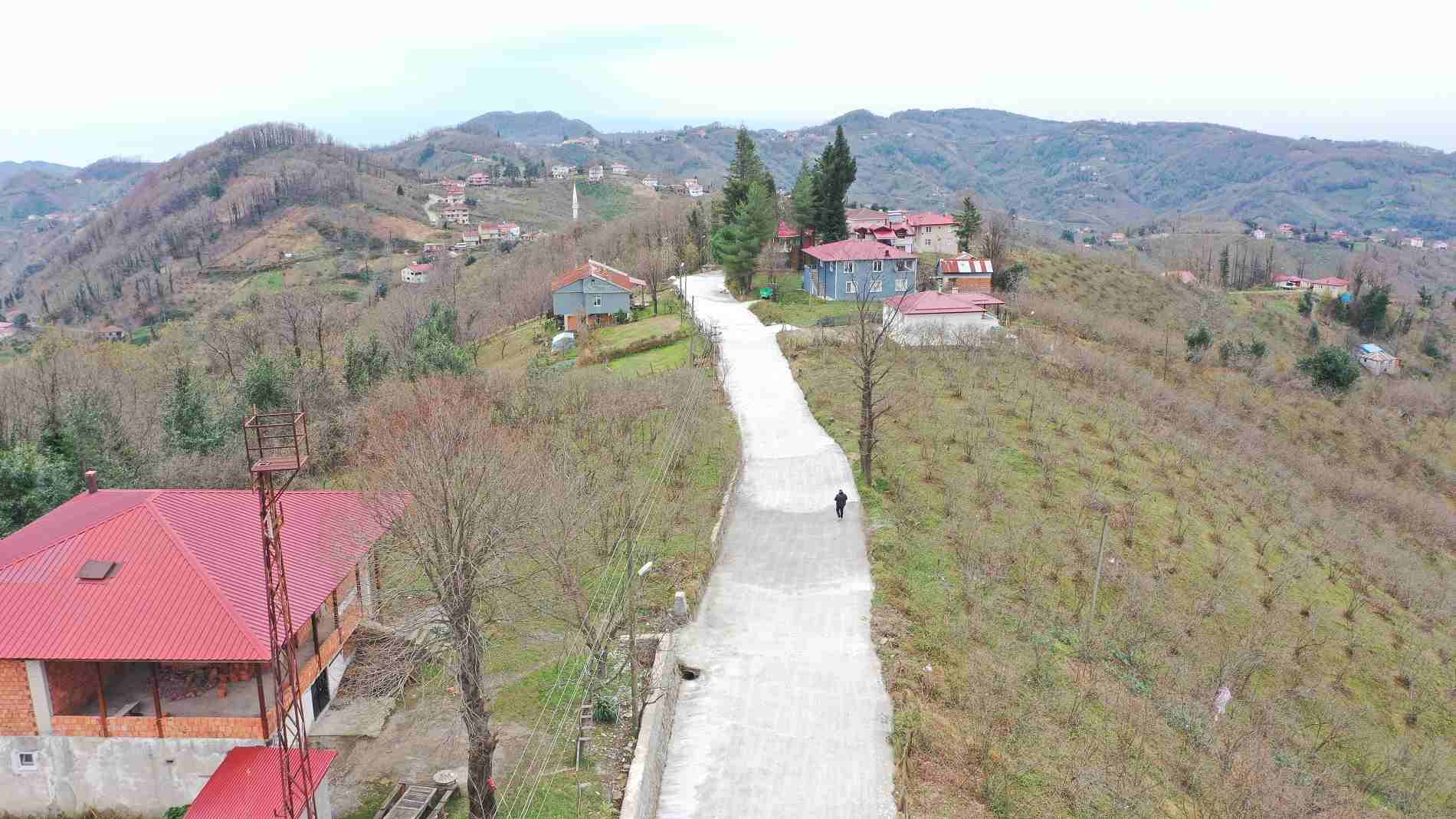 Ordu'nun Perşembe ilçesinde yol çalışmaları sürüyor