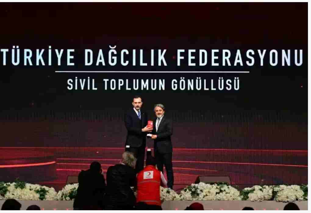 Türkiye Dağcılık Federasyonu’na, "Uluslararası Kırmızı Yelek Gönüllülük” ödülü