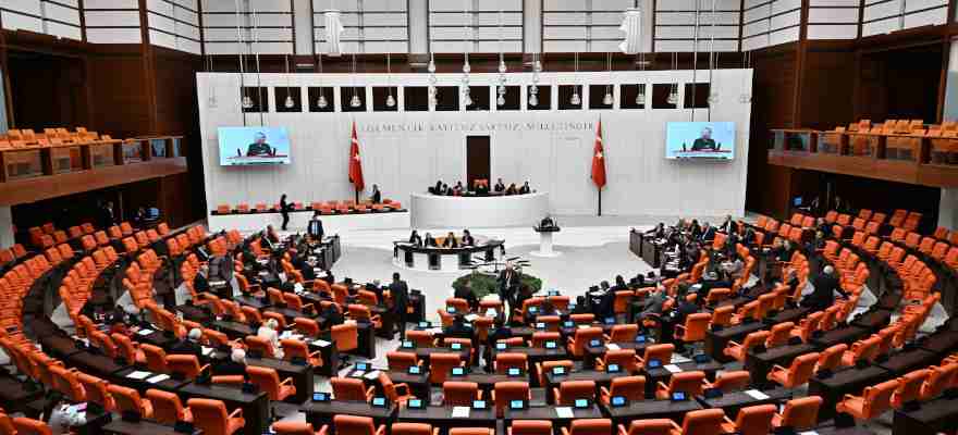 Torba Yasa'nın 14 maddesi kabul edildi