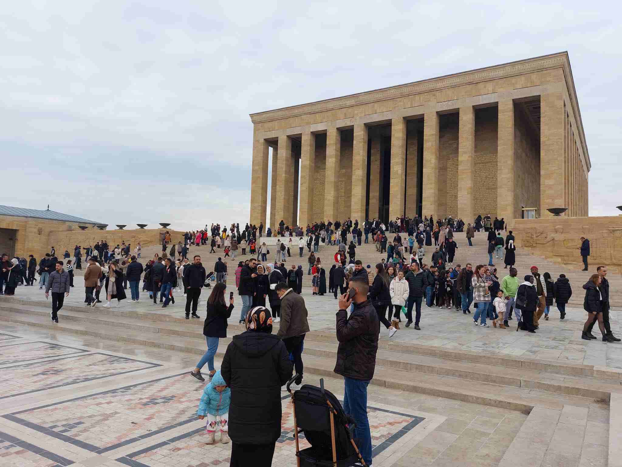 Anıtkabir'e yılın son günü ziyaretçi akını