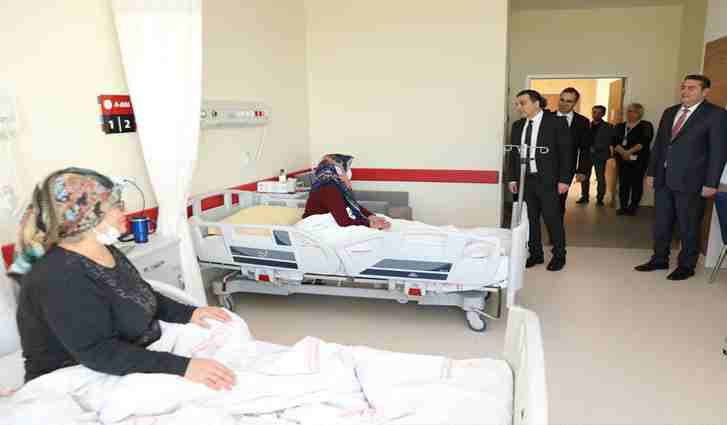 Vali Öksüz, Burdur Devlet Hastanesi'nde incelemede bulundu