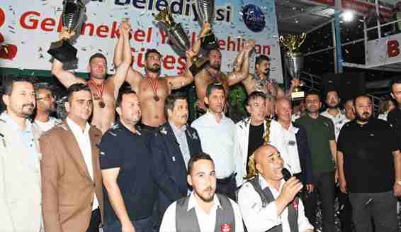 Aksu Belediyesi'nden başpehlivan Yeşil'e büyük vefa