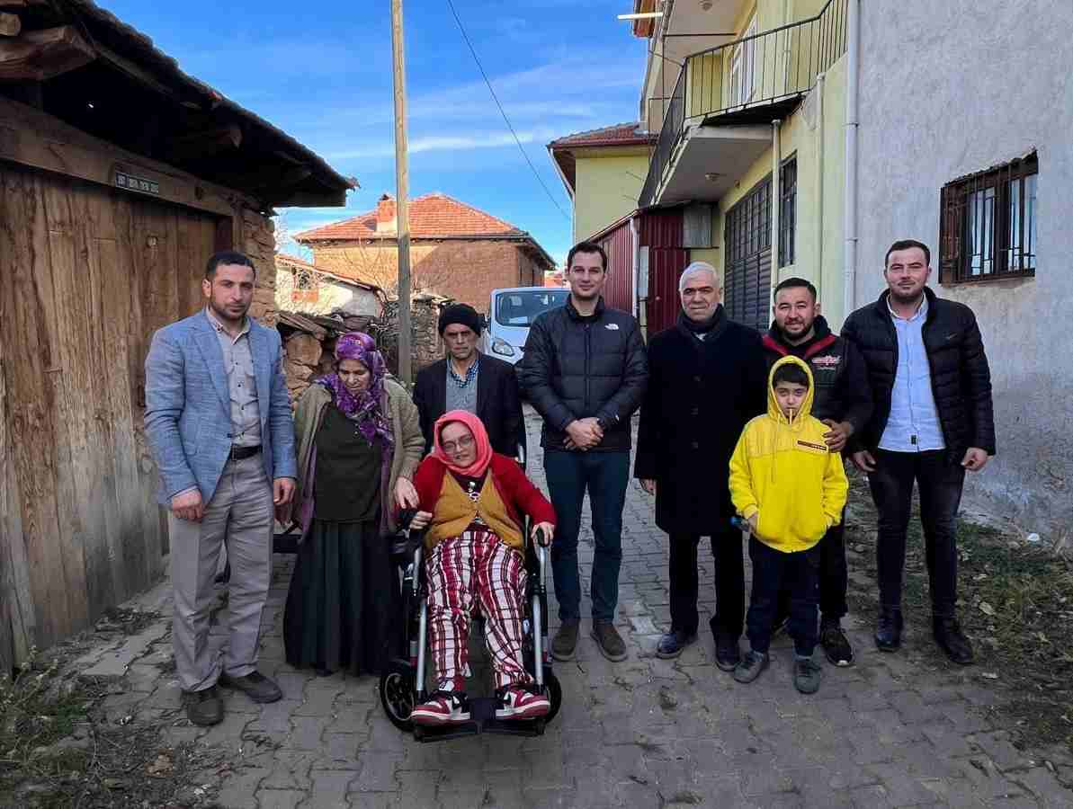 Ayşe'ye şarjlı tekerlekli sandalye verdi