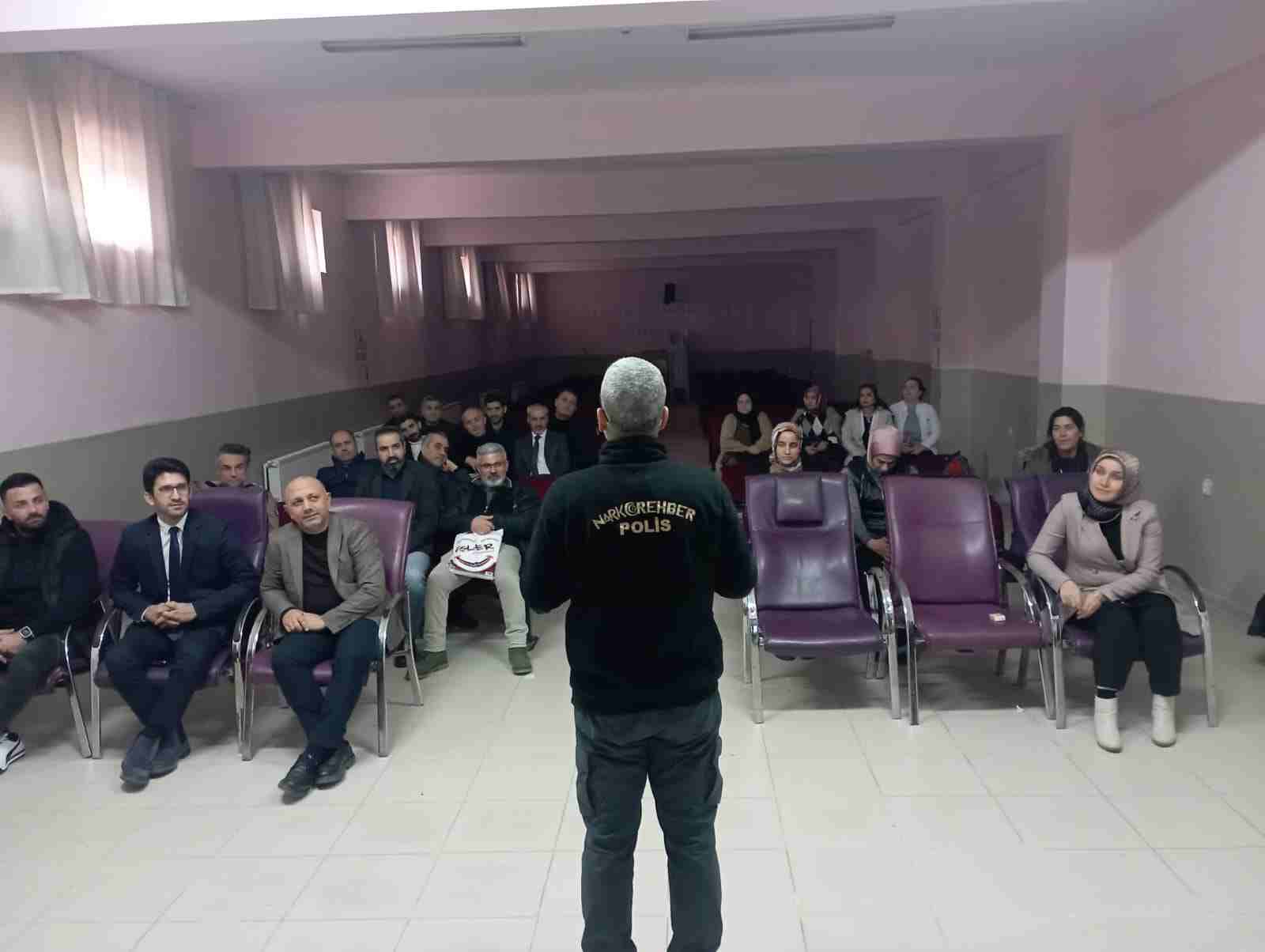 Elazığ’da 'NARKOREHBER' eğitimi