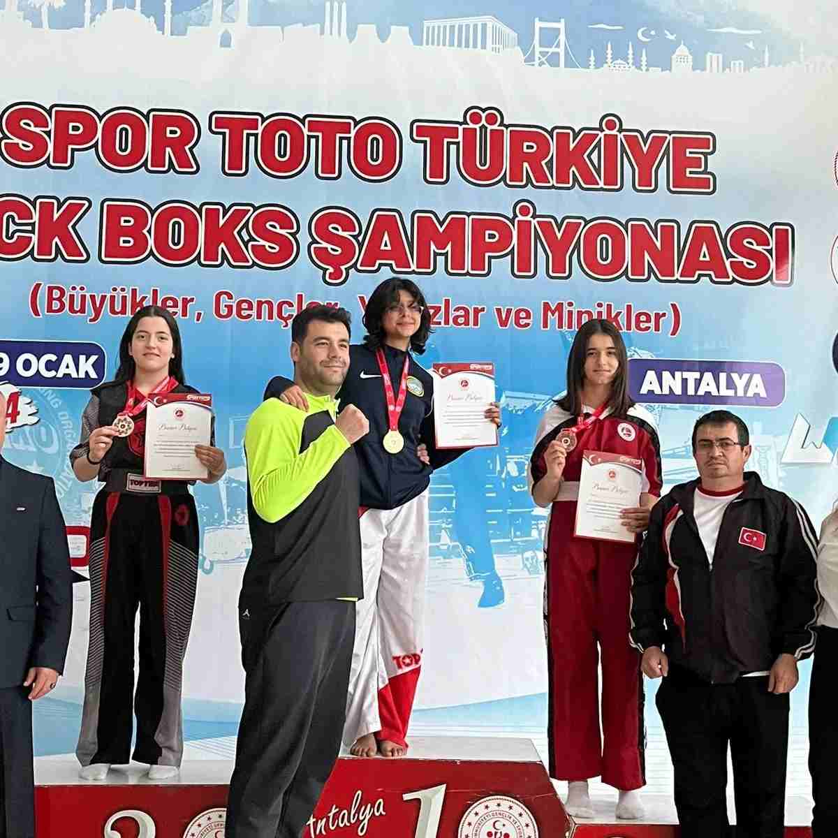 Dr. Alp Milasspor'lu Kıck Boks'culardan Büyük Başarı