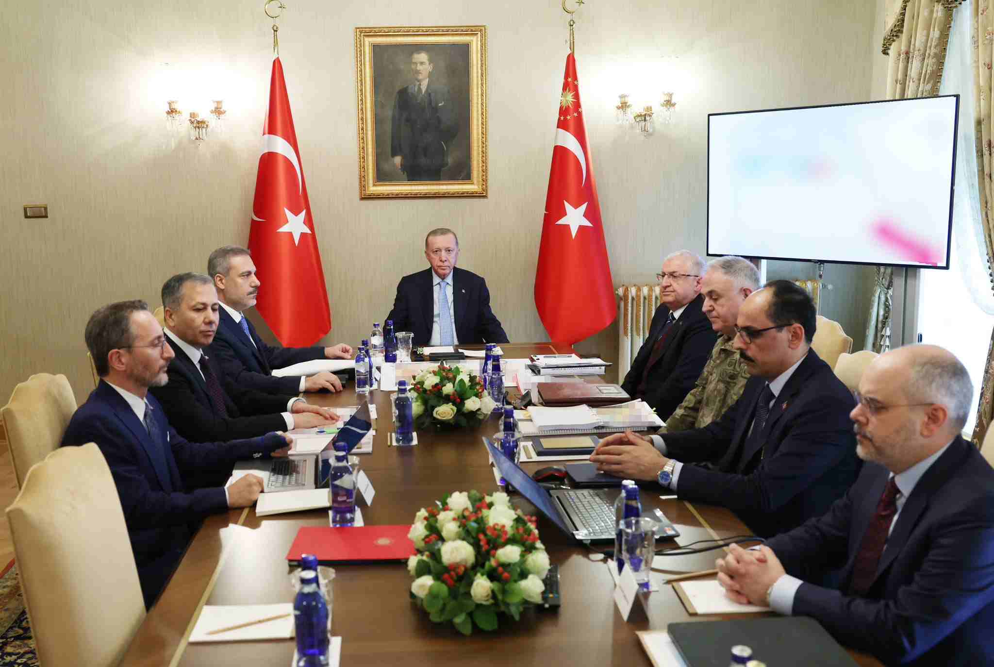 Dolmabahçe'de güvenlik zirvesi; ‘Teröristan kurdurtmayız’