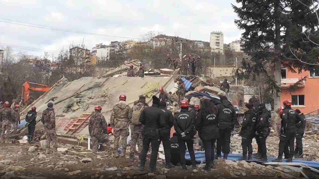 Tunceli'de Jandarma ve Polis, afetlerde hayat kurtarmak için eğitim alıyor