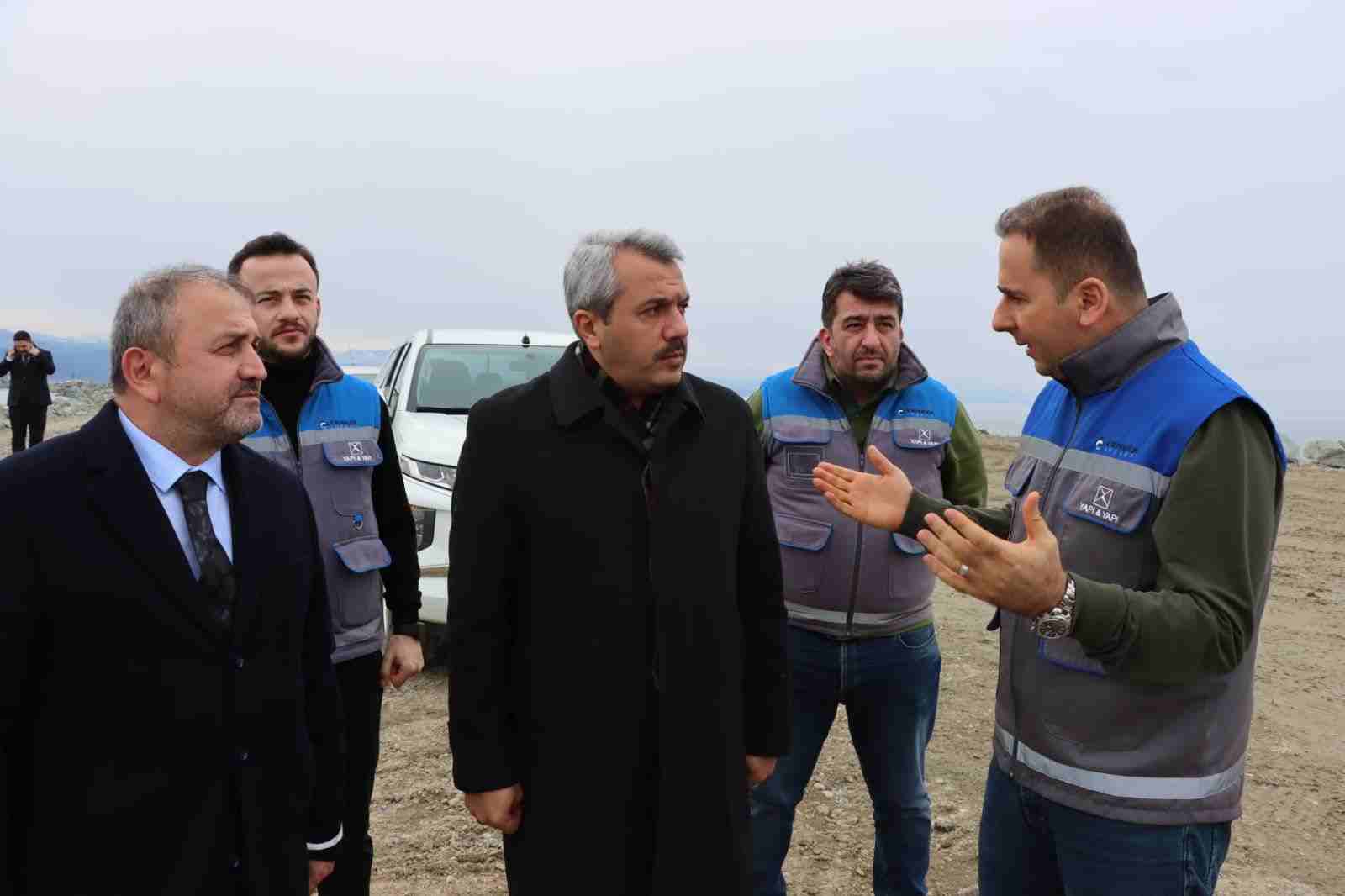 Rize Valisi İhsan Selim Baydaş , lojistik limandaki çalışmaları inceledi