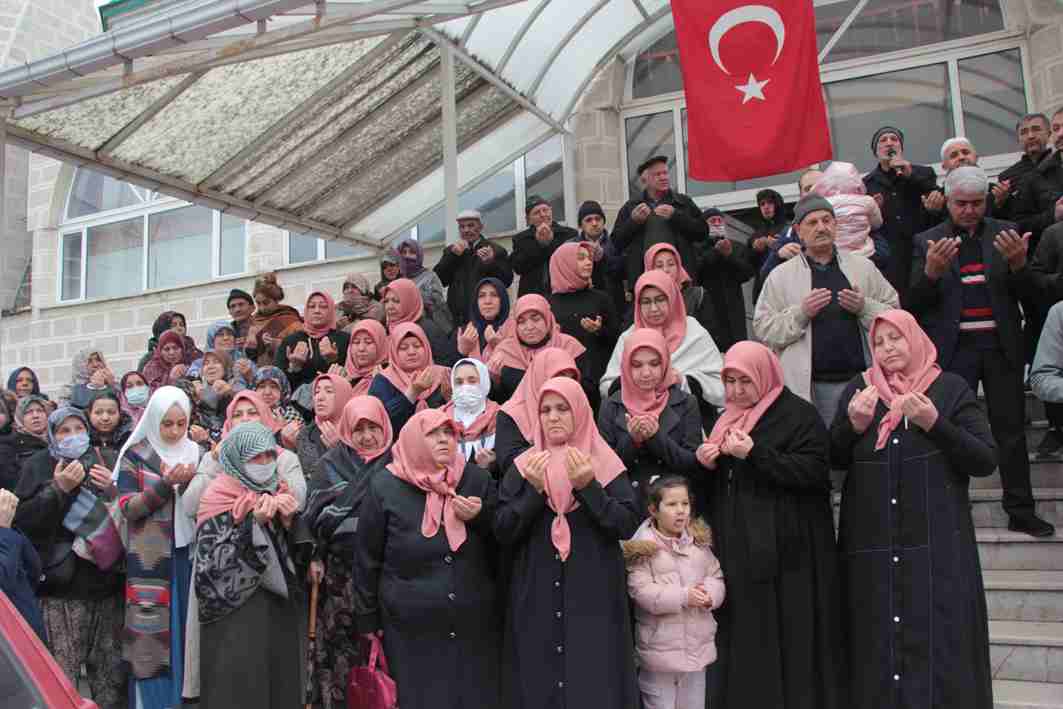 Beypazarı'ndan Umre’ye gidenler Fatih Camii'nden uğurlandı