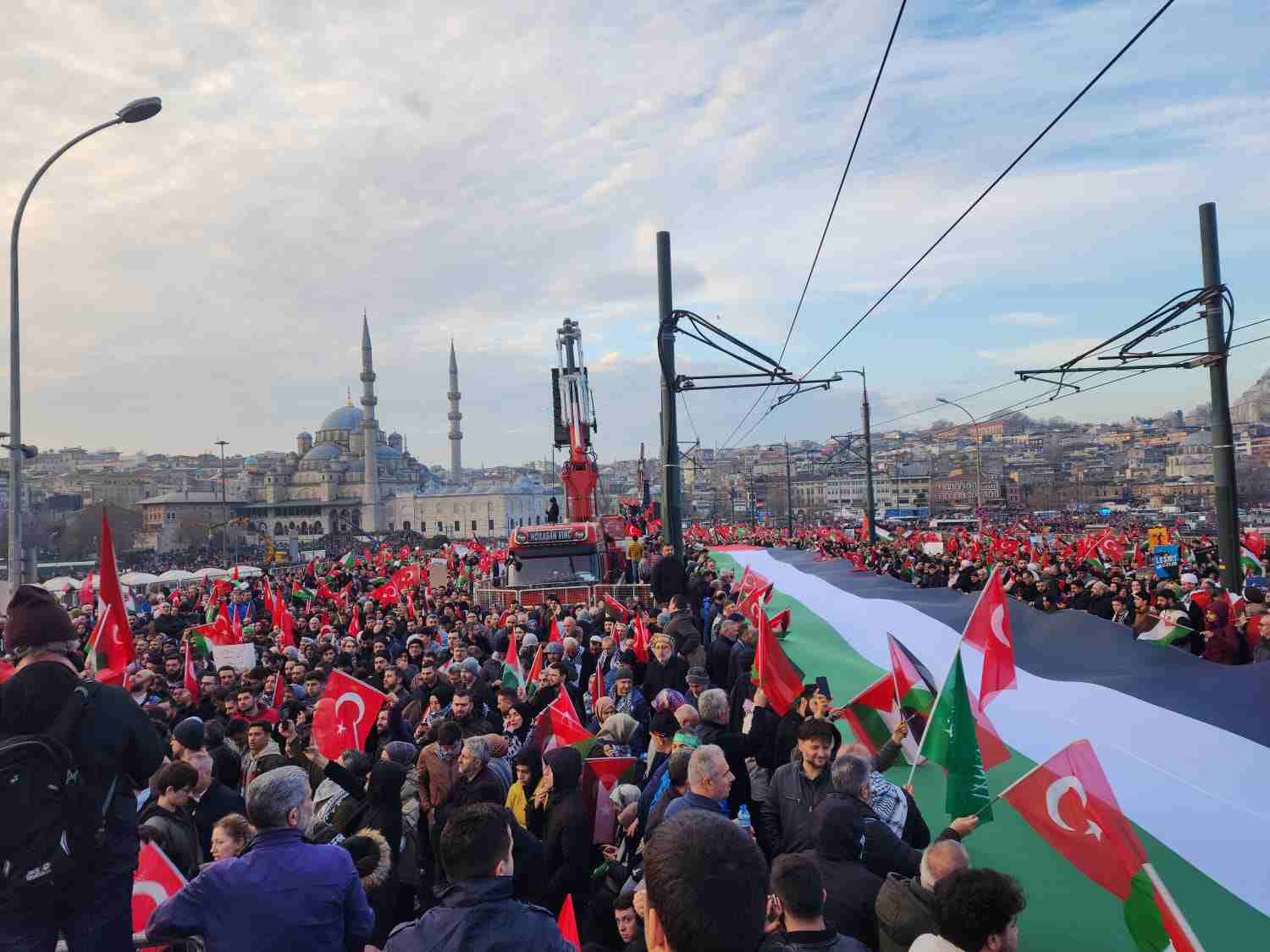 "Şehitlerimize Rahmet, Filistin'e Destek" yürüyüşü gerçekleşti