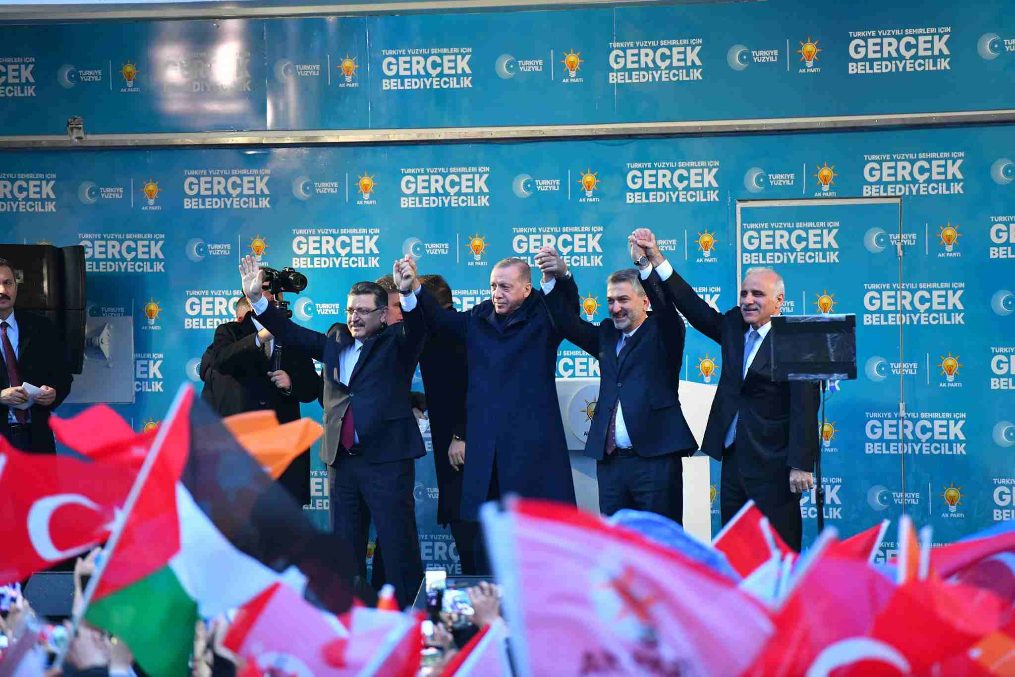 Cumhurbaşkanı Erdoğan, Trabzon'da; Genç'ten miting yorumu