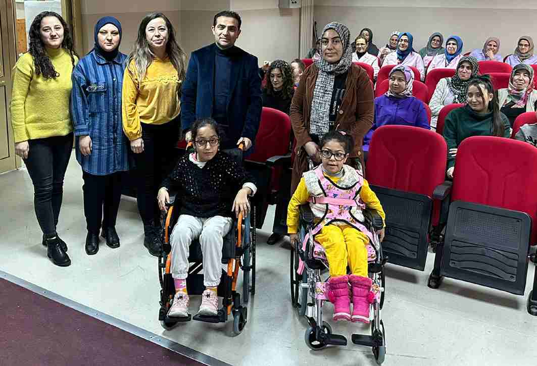 Beypazarı'nda engellilere tekerlekli sandalye hediyesi