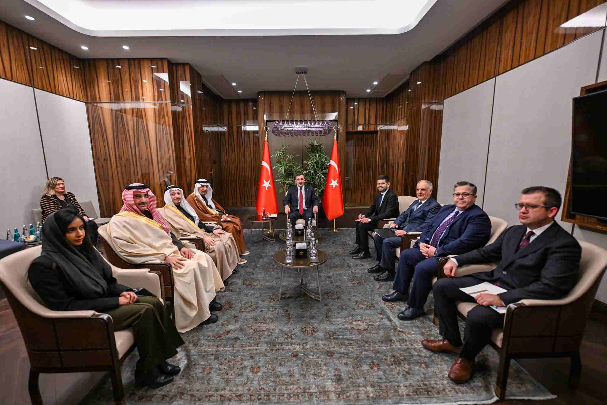 Cevdet Yılmaz Suudi Arabistanlı Bakanlarla bir araya geldi