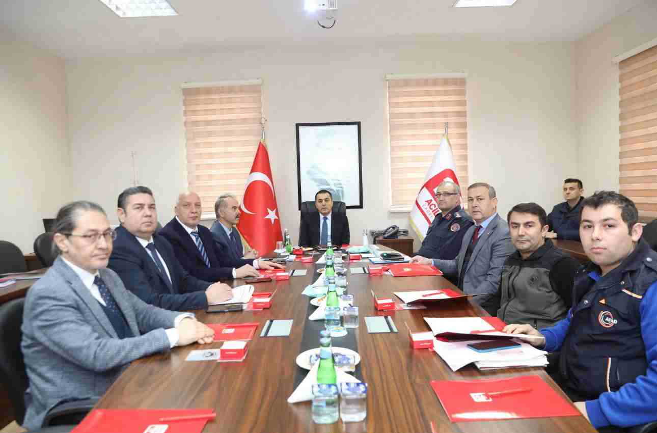 112 Acil Çağrı Hizmetleri İl Koordinasyon Komisyonu Vali Öksüz Başkanlığı'nda Toplandı
